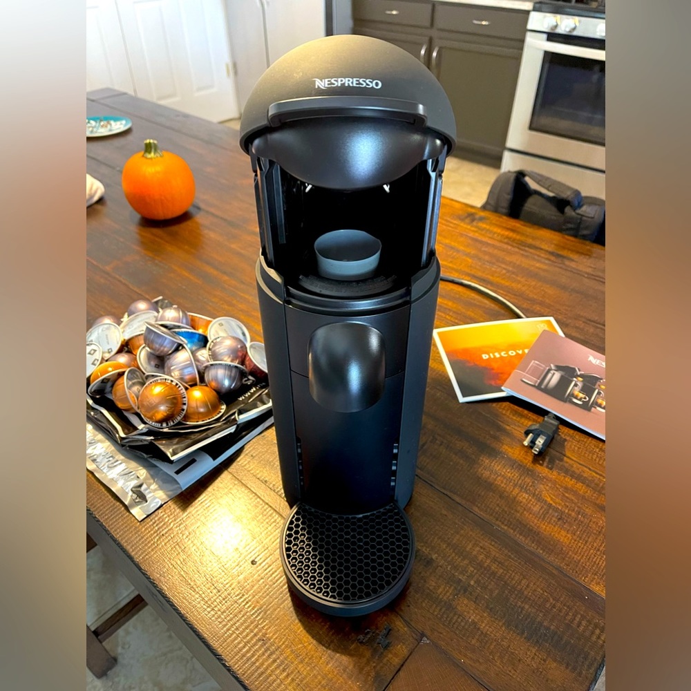 Nespresso Virtuo Plus. Like new, rarely used. Comes with 24 free coffees!